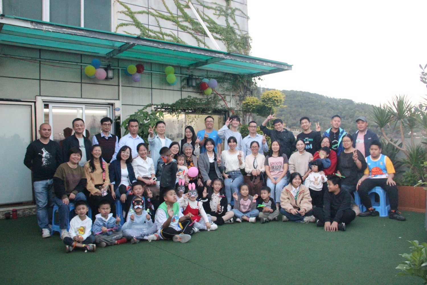 E:\lys\工作\綜合部\公司重大活動(dòng)、新聞\2023.11.28 家庭開放日&八十分大賽\網(wǎng)站\合照.JPG